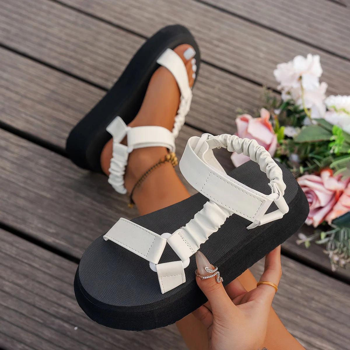 Elena – Iridescentne Sandale na Platformu