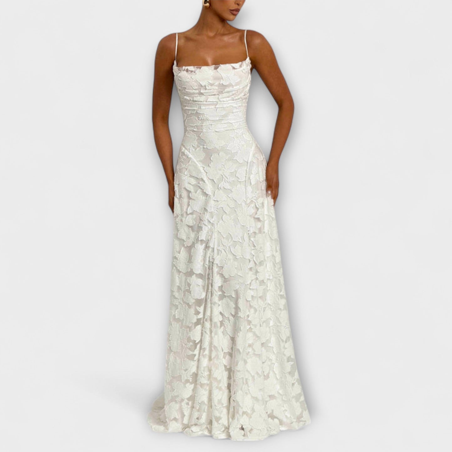 Kairi - Elegantne Maxi Haljine s Cvečno Čipkom i Spaghetti Naramenicama