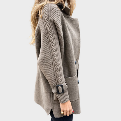 Danijela – Elegantni Kaput S Pletenim Rukavima