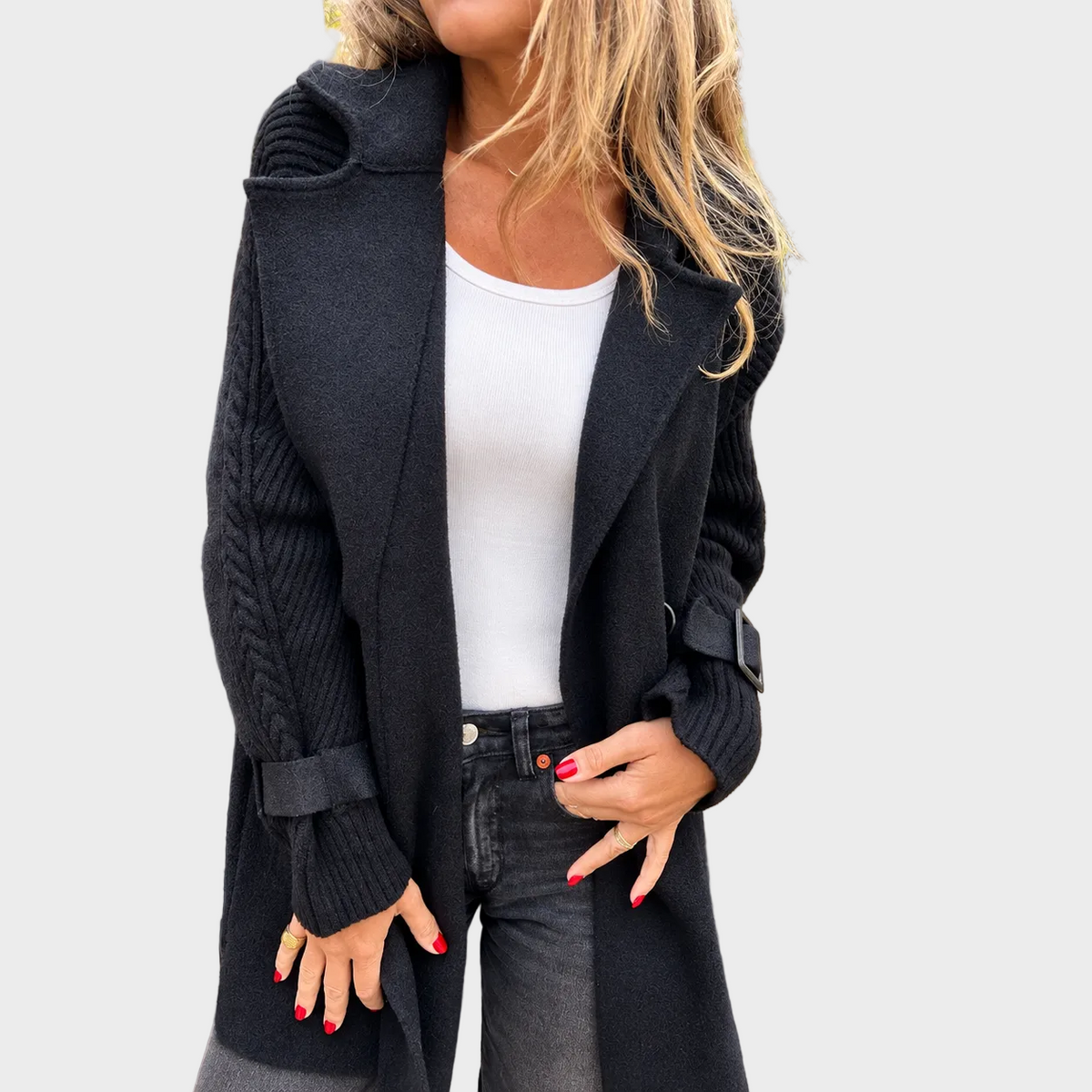 Danijela – Elegantni Kaput S Pletenim Rukavima