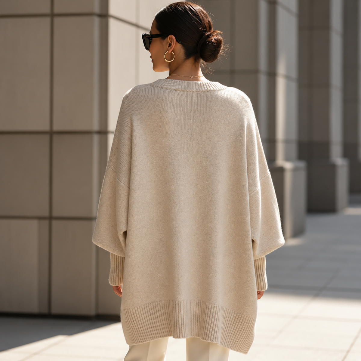 Lea – Elegantni Pleteni Pončo Džemper