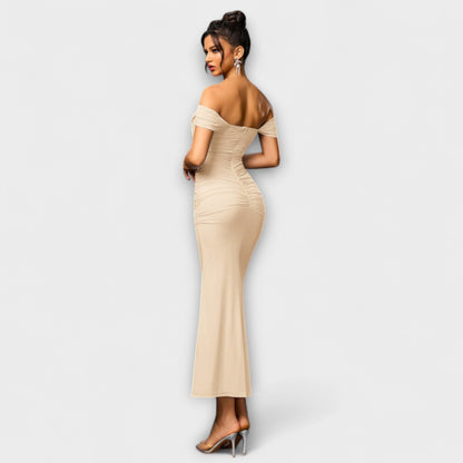Ione - Bodycon haljina s otvorenim ramenima i nabiranjem