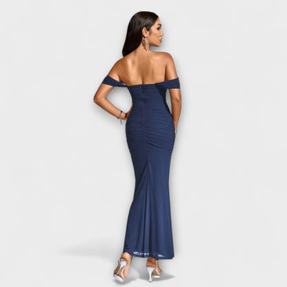 Ione - Bodycon haljina s otvorenim ramenima i nabiranjem