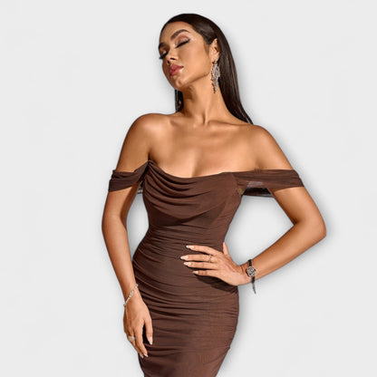 Ione - Bodycon haljina s otvorenim ramenima i nabiranjem