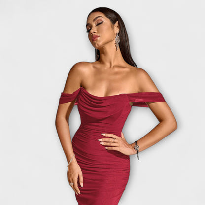 Ione - Bodycon haljina s otvorenim ramenima i nabiranjem