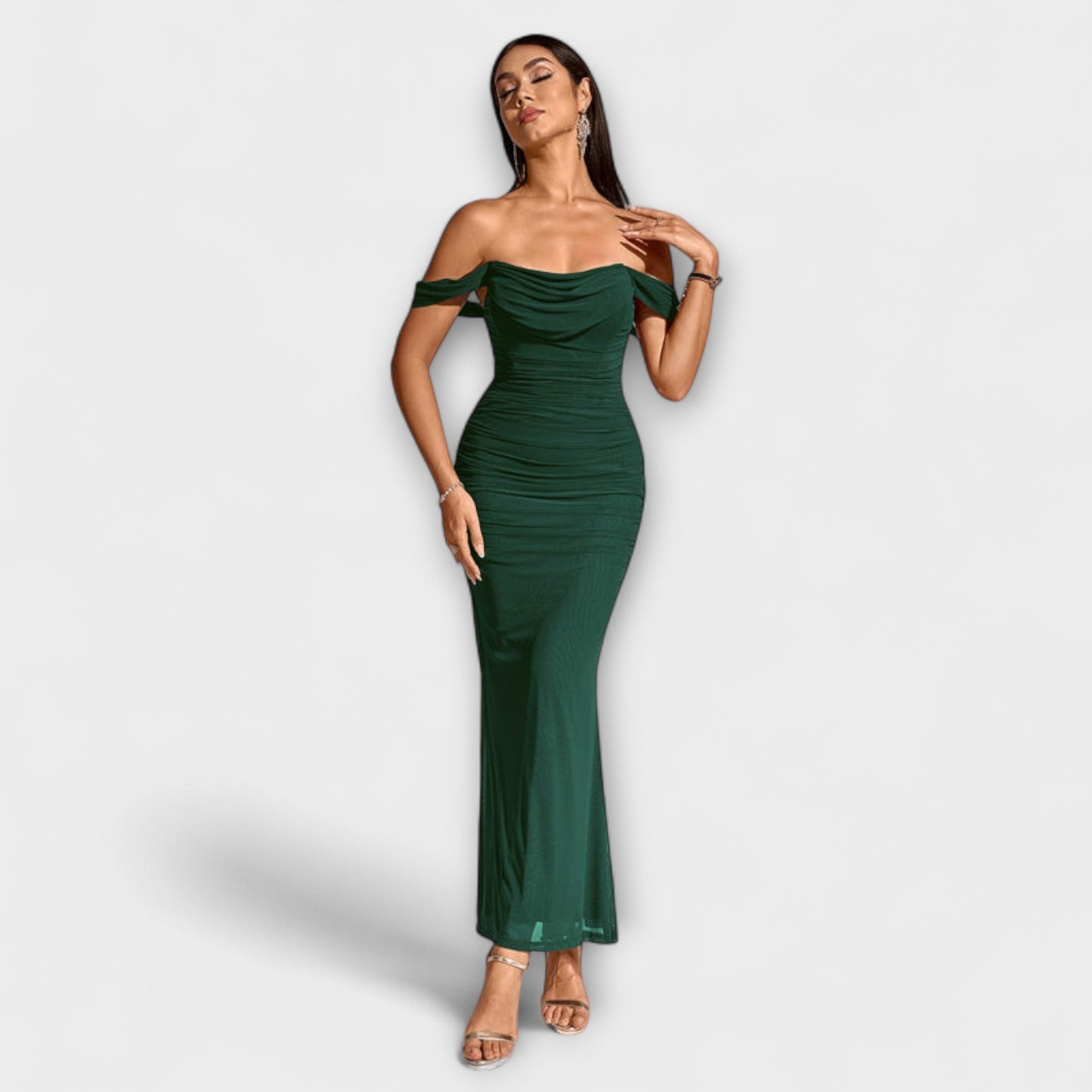 Ione - Bodycon haljina s otvorenim ramenima i nabiranjem