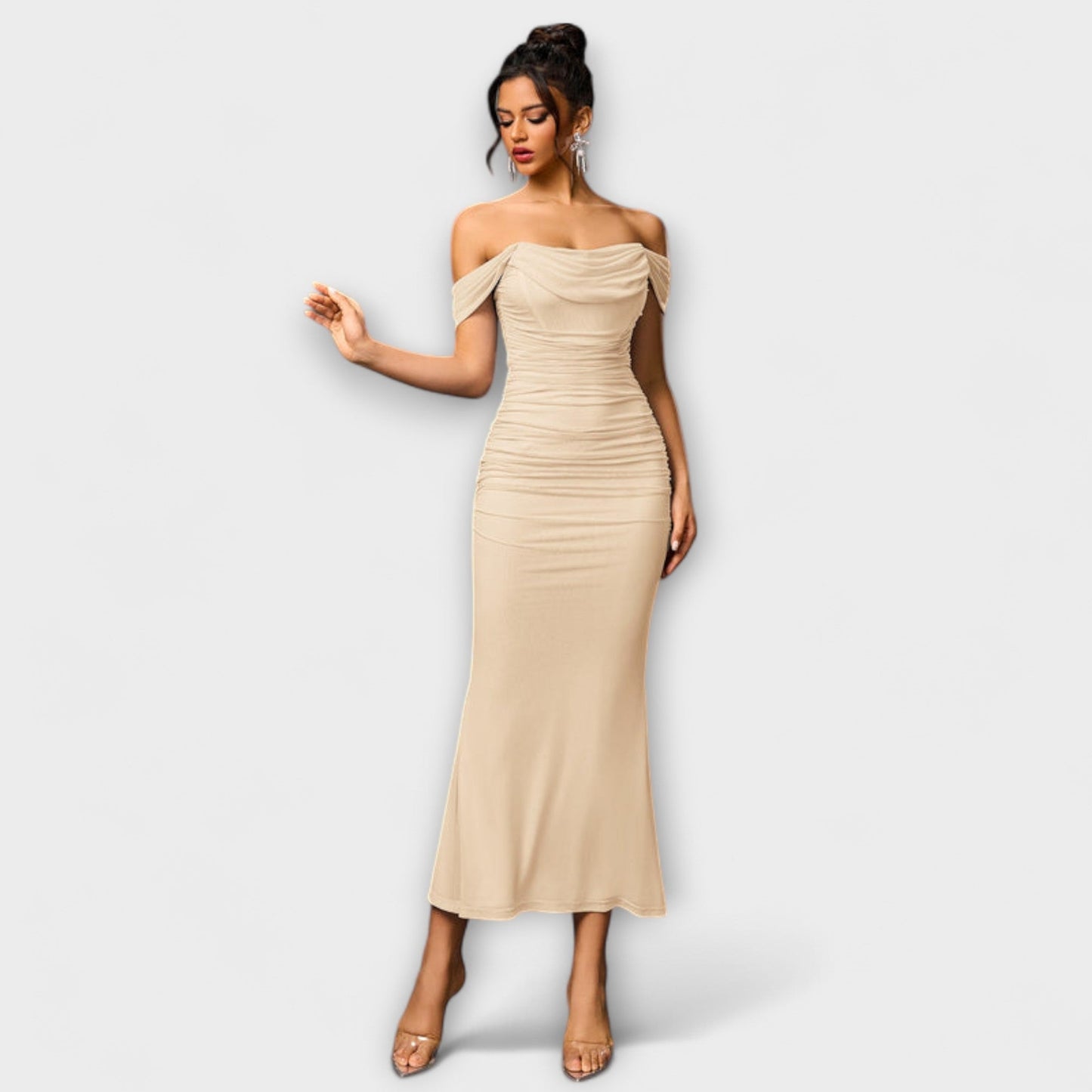Ione - Bodycon haljina s otvorenim ramenima i nabiranjem