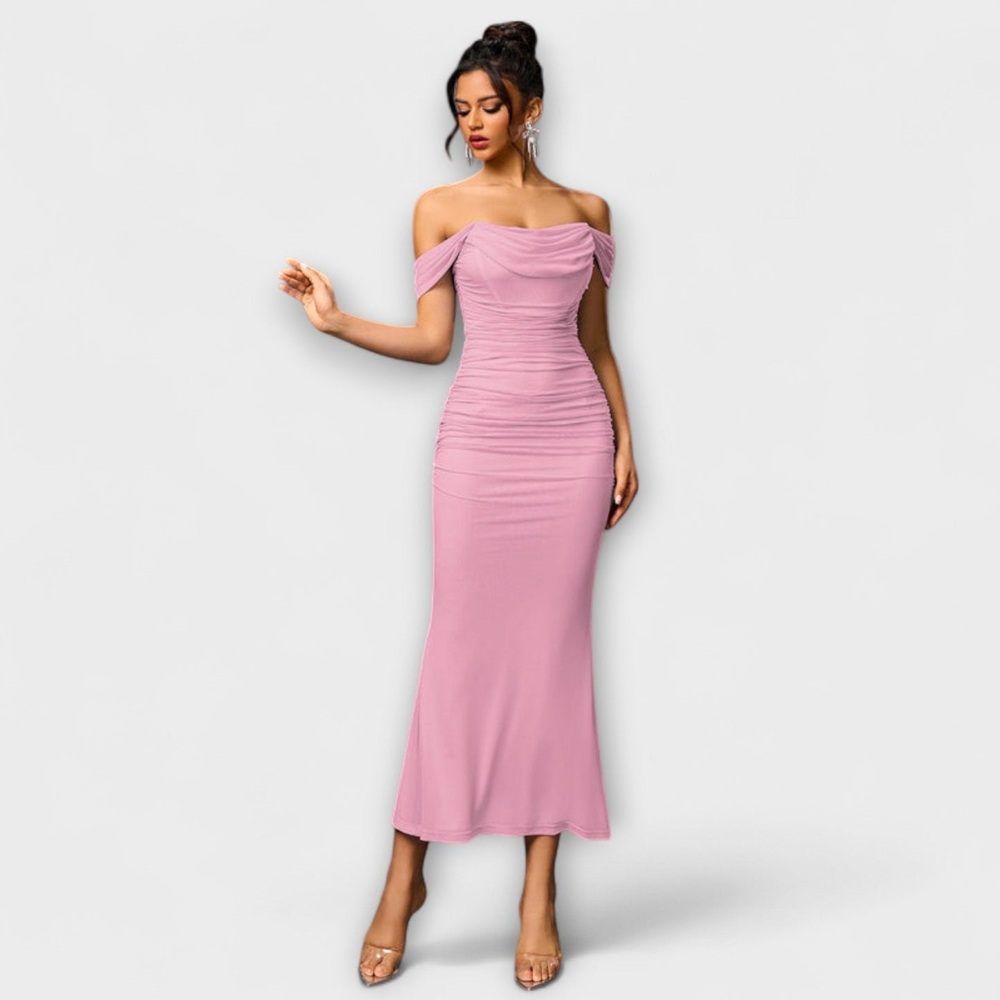 Ione - Bodycon haljina s otvorenim ramenima i nabiranjem