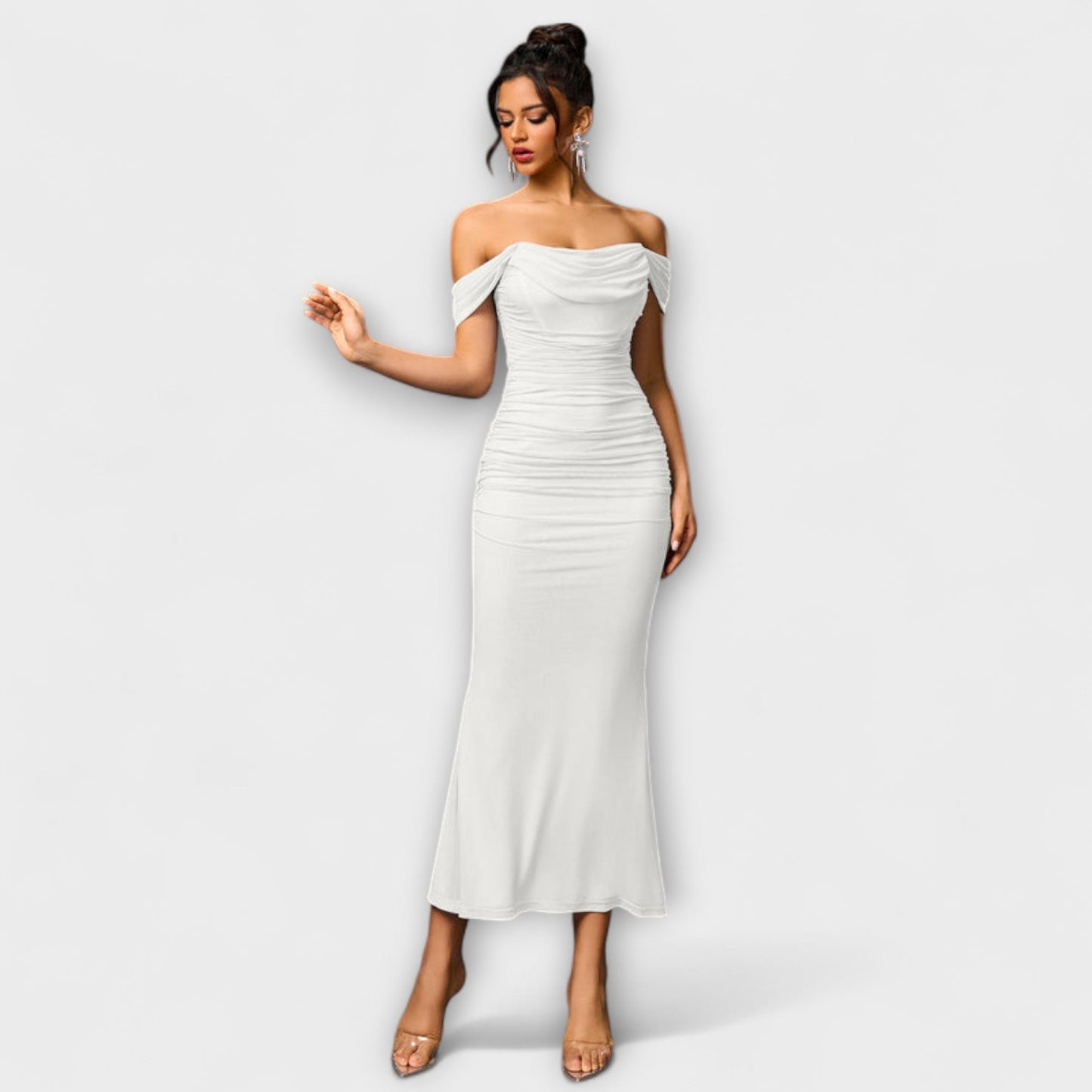 Ione - Bodycon haljina s otvorenim ramenima i nabiranjem