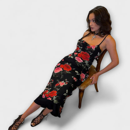 Kratka haljina bodycon s cvjetnim s uzorkom i naramenicama