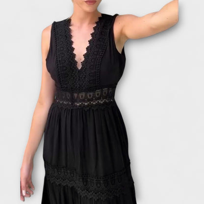 Aurélie - Elegantna čipkasta haljina s s s U-izrezom
