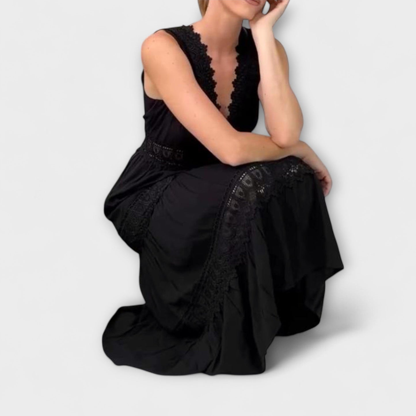 Aurélie - Elegantna čipkasta haljina s s s U-izrezom