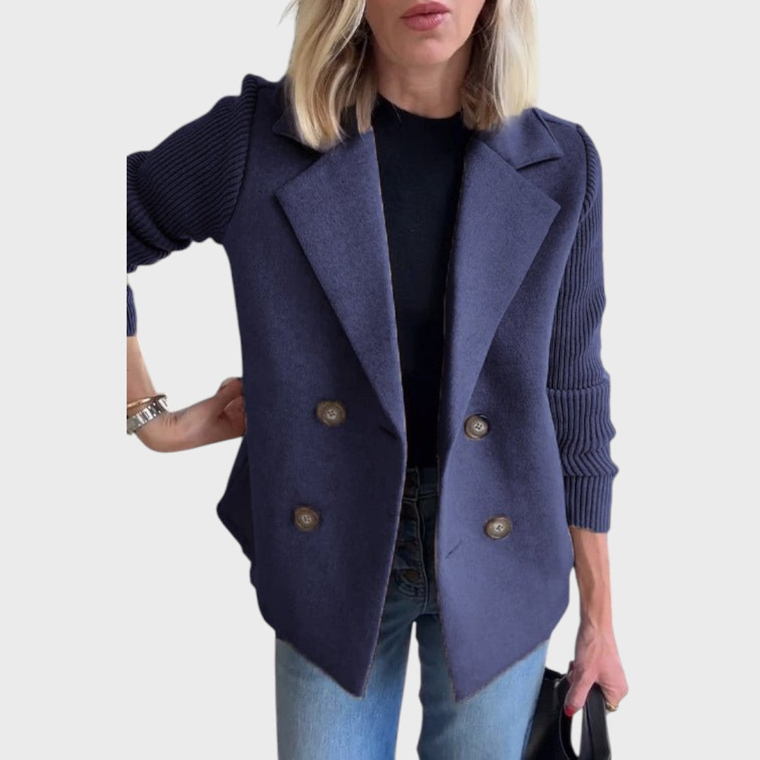 Emma - Elegantan blazer s pletenicami na rokavih