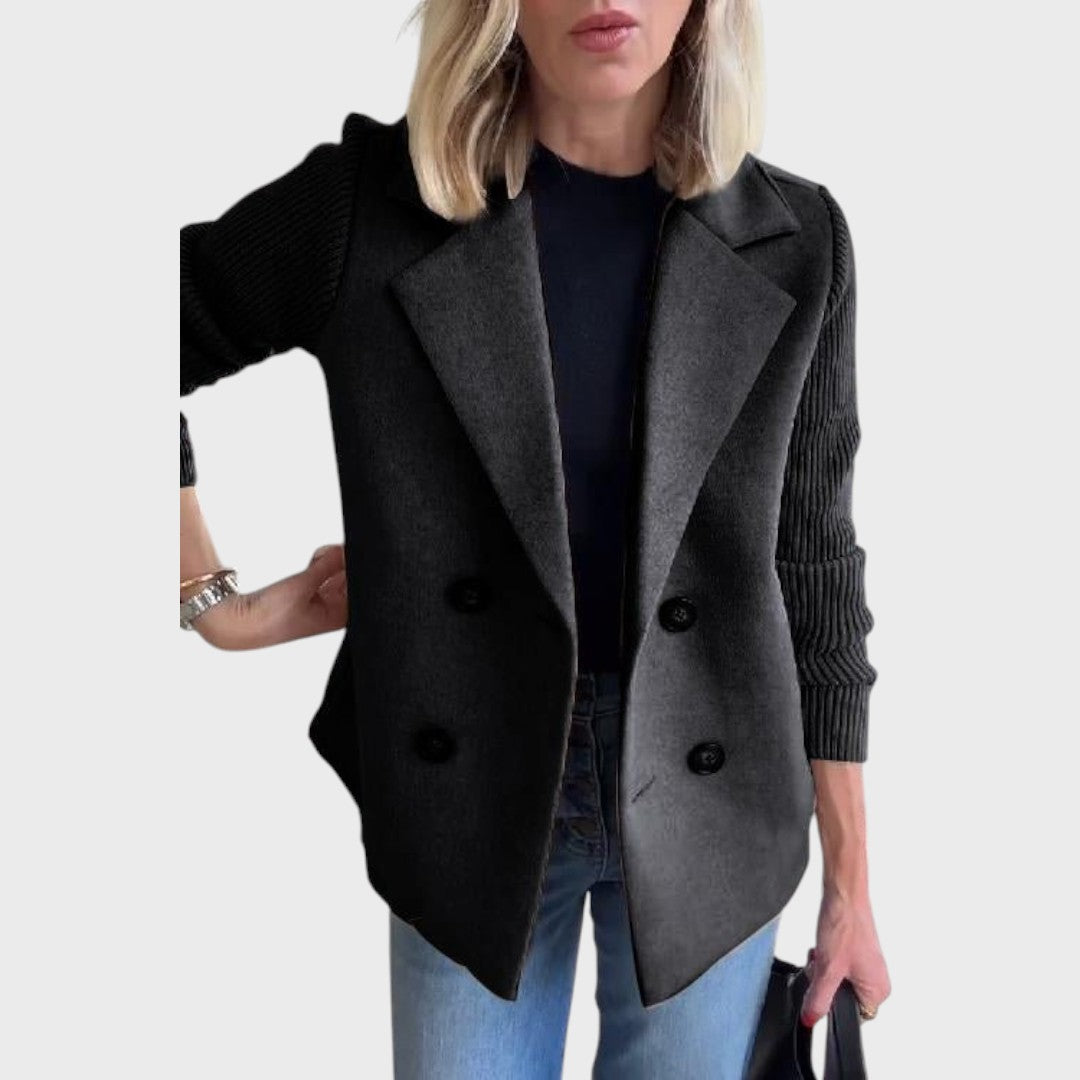 Emma - Elegantan blazer s pletenicami na rokavih
