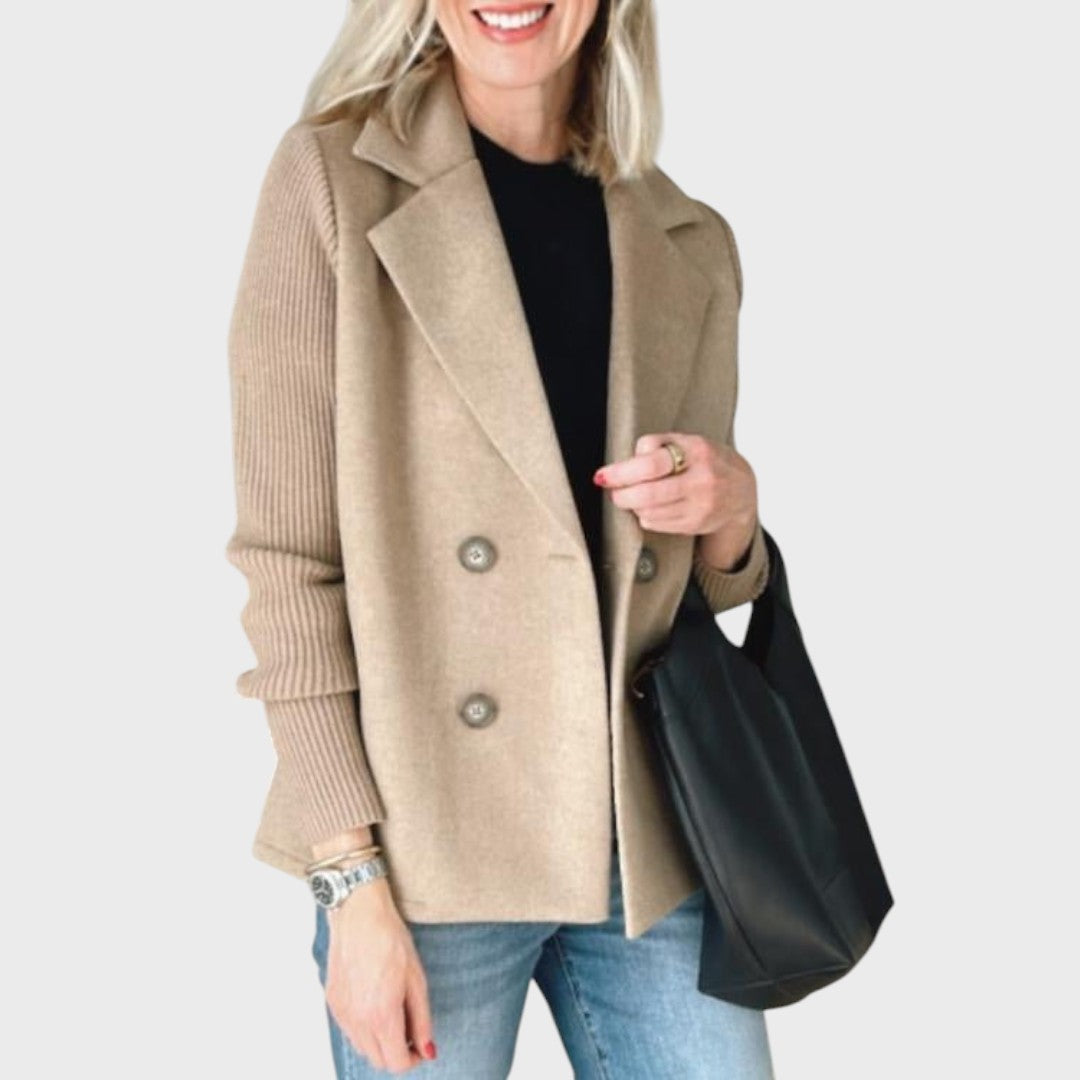 Emma - Elegantan blazer s pletenicami na rokavih