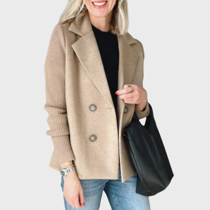 Emma - Elegantan blazer s pletenicami na rokavih