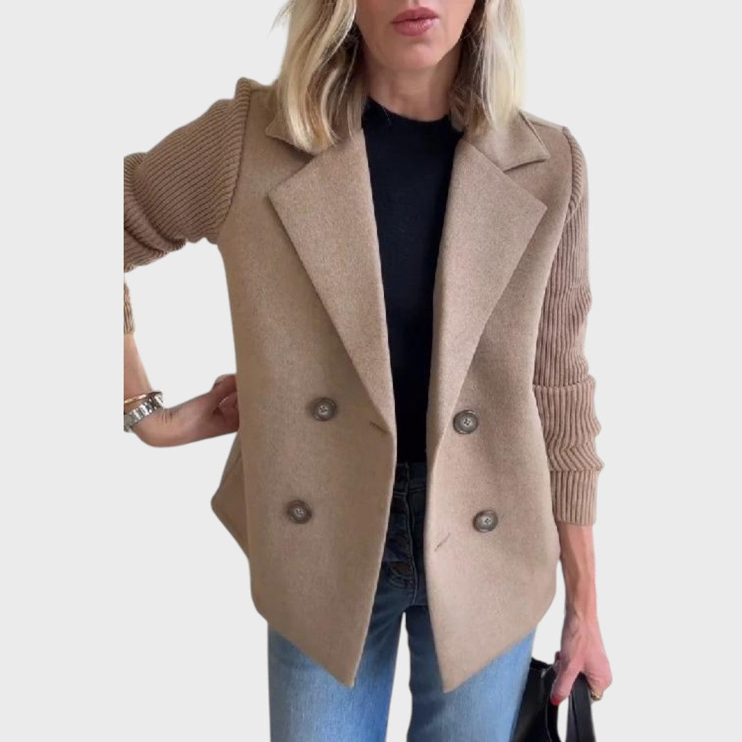 Emma - Elegantan blazer s pletenicami na rokavih